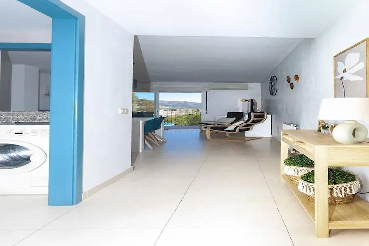 Beautiful Apartment In Roses With Pool Spanje