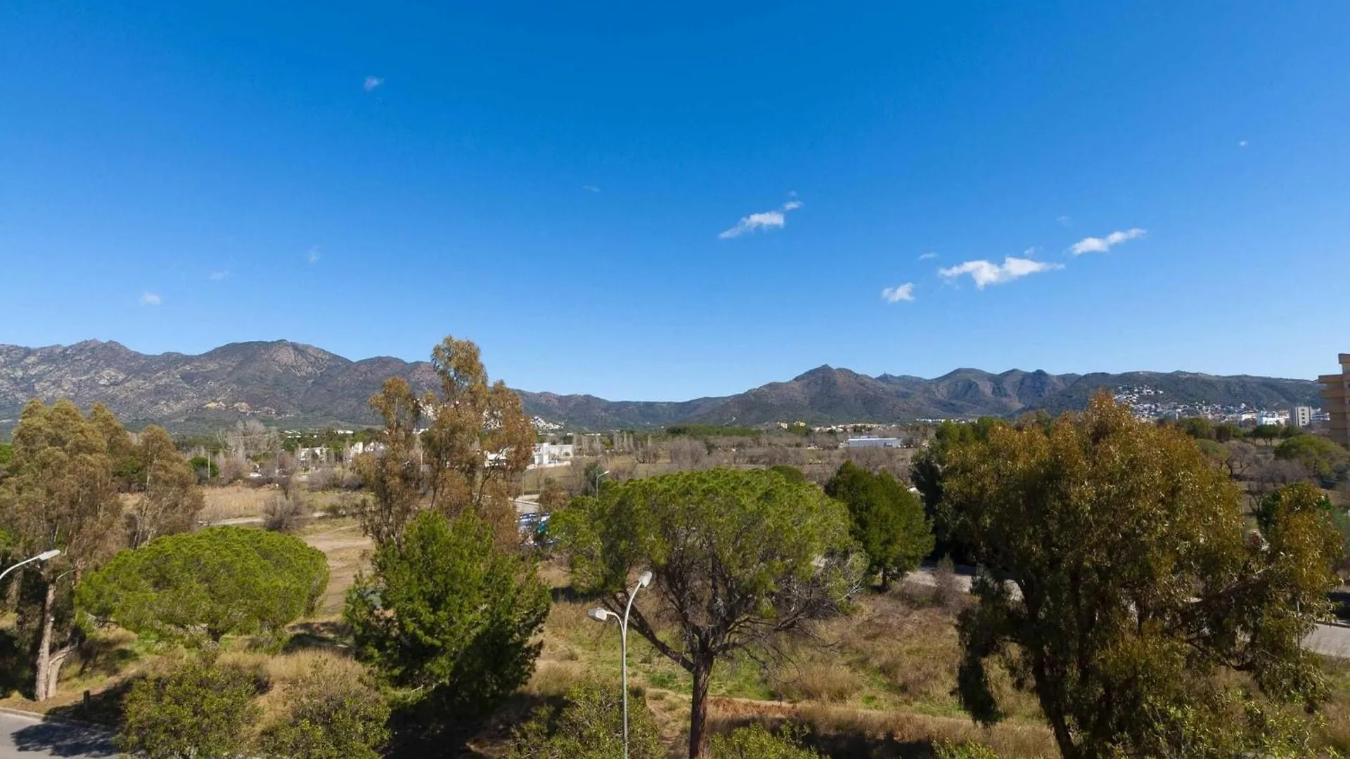 Beautiful Apartment In Roses With Pool Spanje