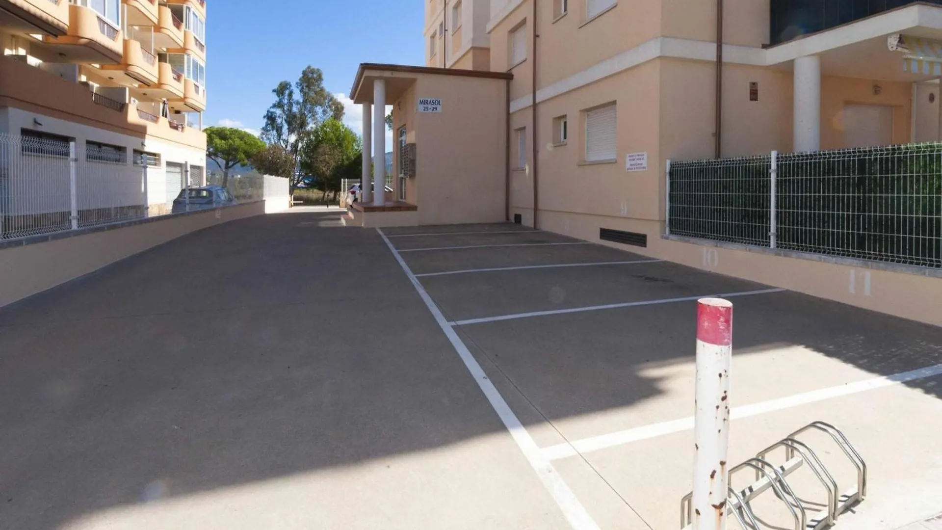 Beautiful Apartment In Roses With Pool Spanje