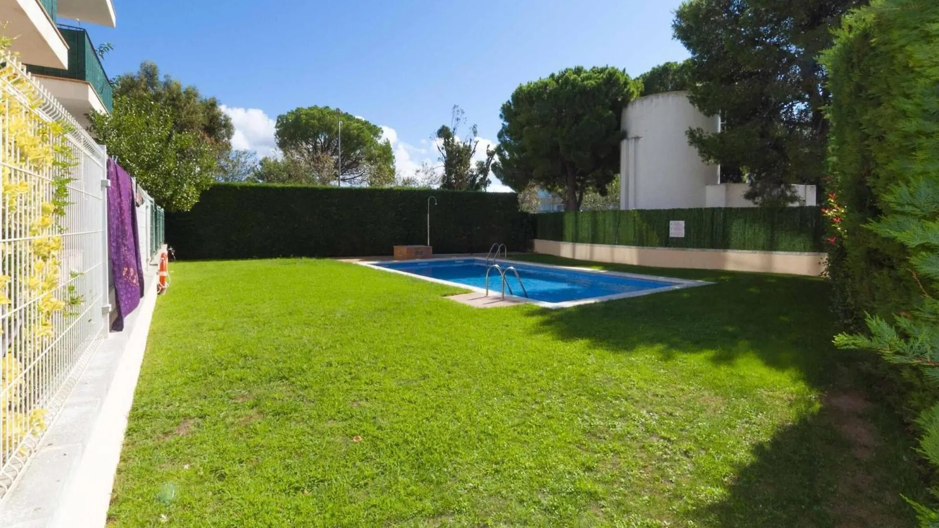 Beautiful Apartment In Roses With Pool