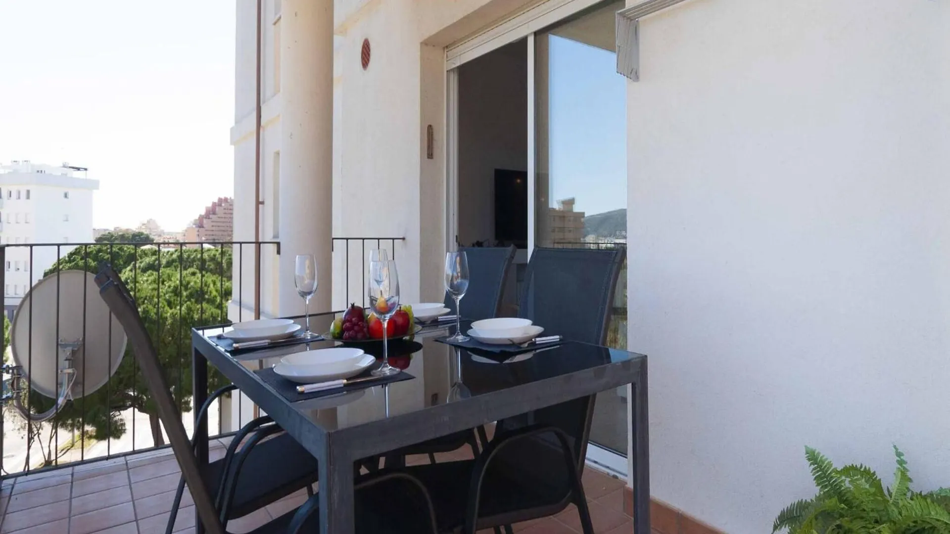 Beautiful Apartment In Roses With Pool Spain