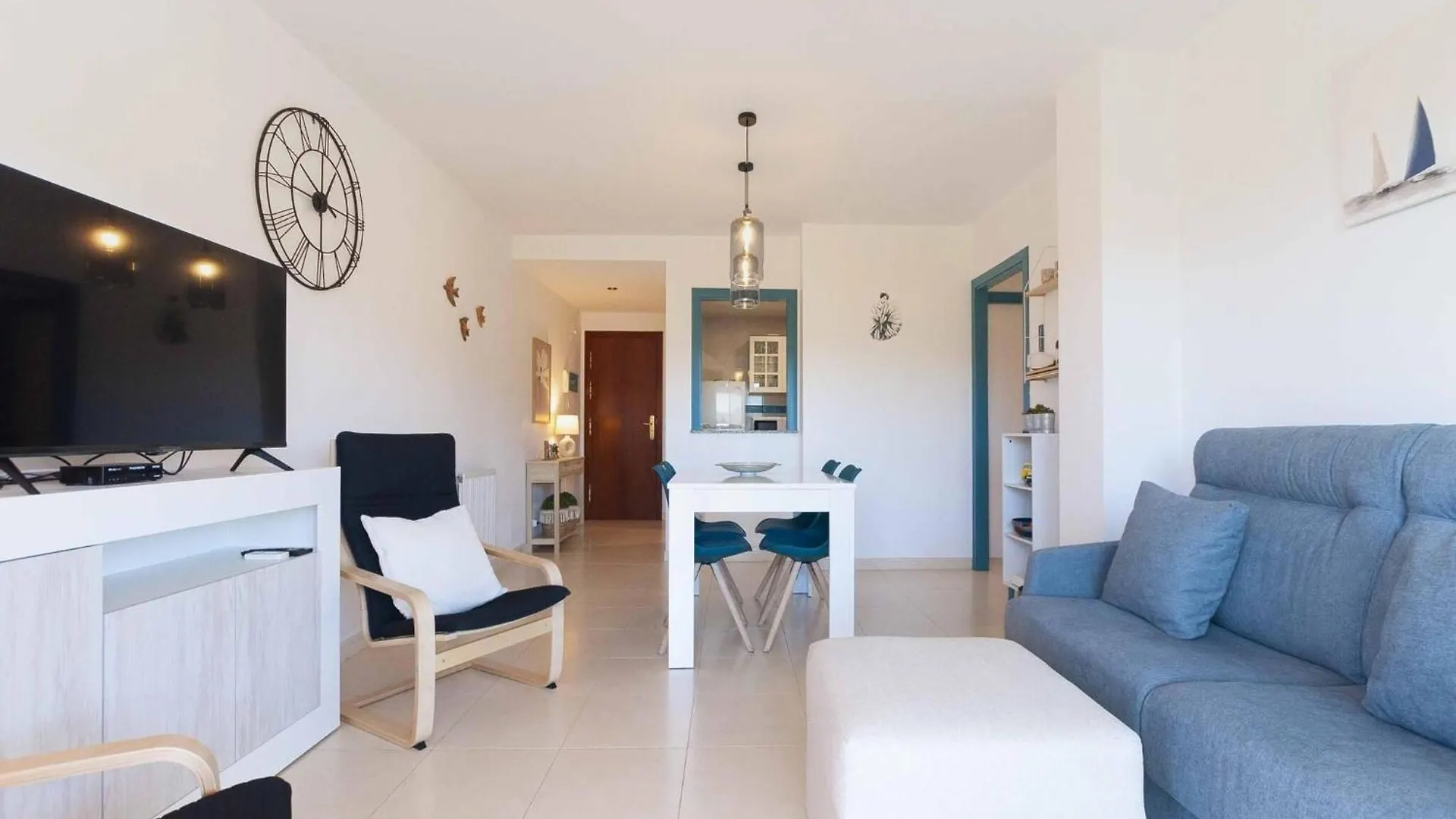 Beautiful Apartment In Roses With Pool