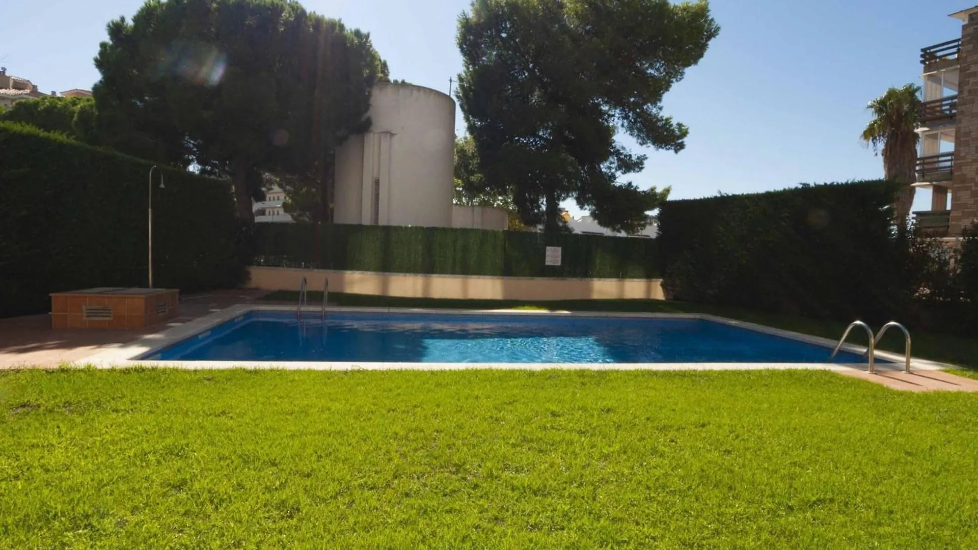 Beautiful Apartment In Roses With Pool