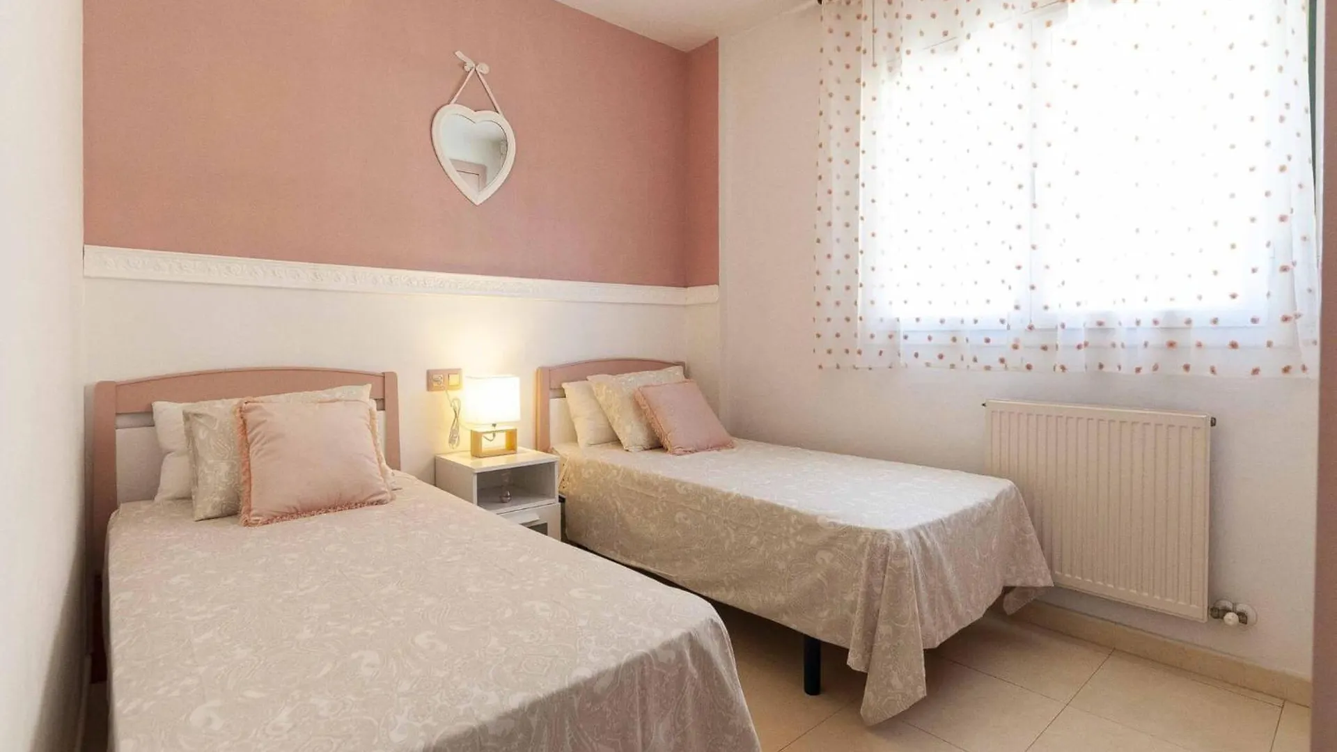 Beautiful Apartment In Roses With Pool